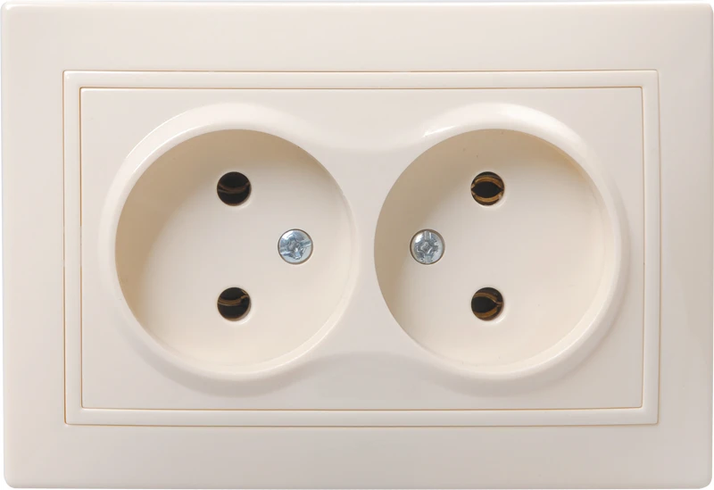 КВАРТА Розетка двойная без заземления в сборе безшторок кремовый IEK ERK23-K33-10-DM