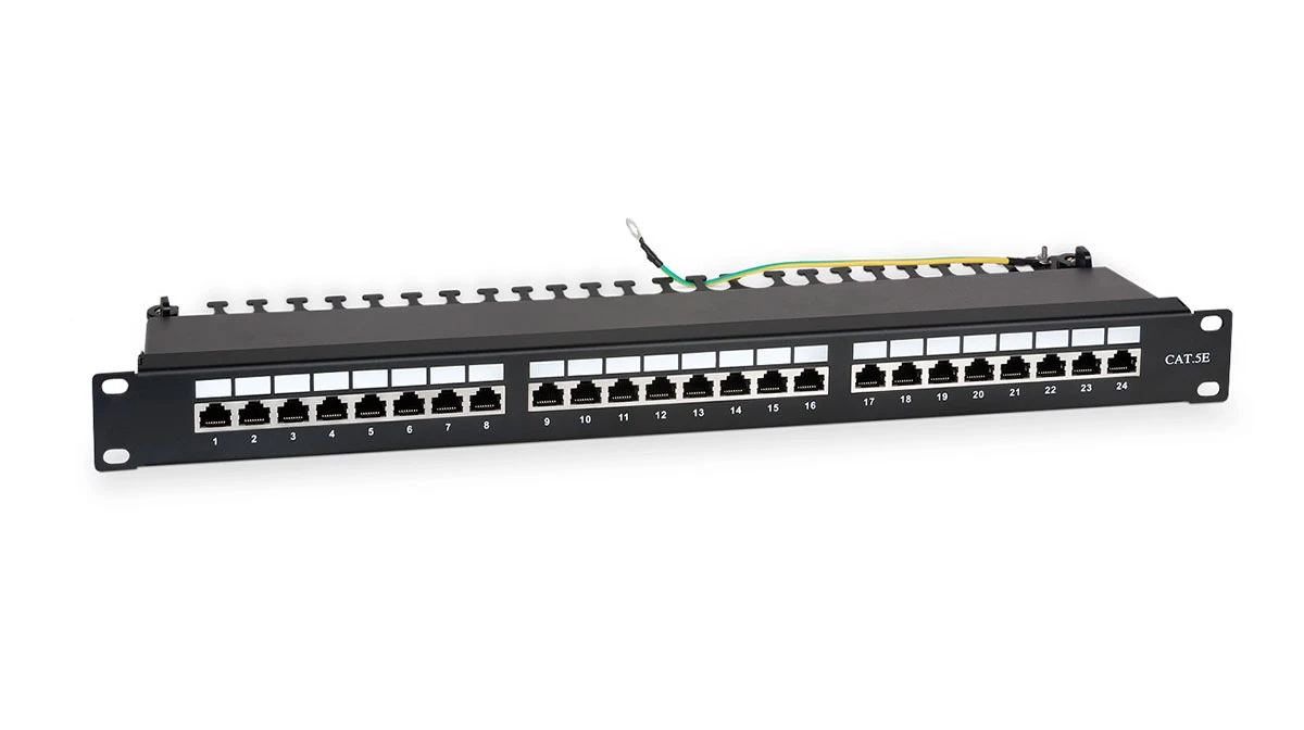 Патч-панель 19''''(1U) 24 порта RJ-45 полностью экранированная категория 5e Dual IDC цвет черный WRline '''' WRLine 505210